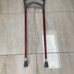 Crutches available , that are adjustable . Stylish set bought in the Sports Surgery Clinic