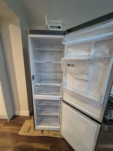 Samsung Freestanding Fridge Freezer