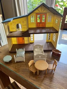 Sylvanian Family Hillcrest Home with furniture