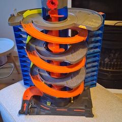 Hot wheels garage