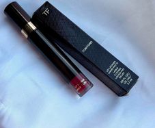 Tom Ford Lip Lacquer Liquid Matte Velvet 06 Fetishist - Gorgeous Deep raspberry plum berry red shade with a luxe soft velvet matte Finish 2.7 ml Full Size