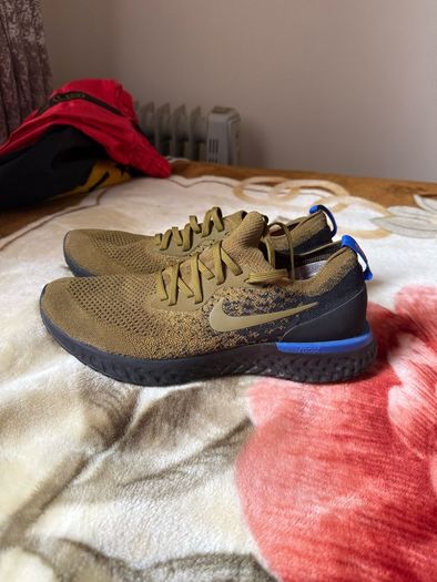 Clean Nike shoes excellent and new condition UK 9