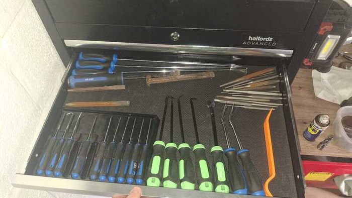Picks, trim and chisel set