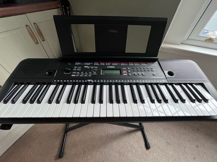 Yamaha PSR E263 Beginners Keyboard