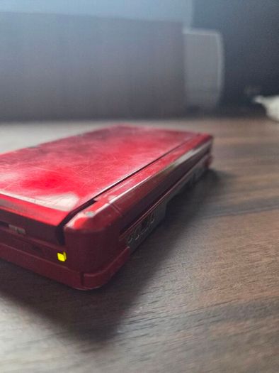 Nintendo 3DS in metallic red
