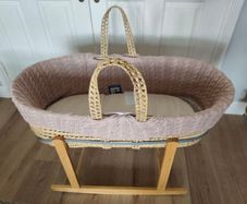 Moses basket with rocking stand