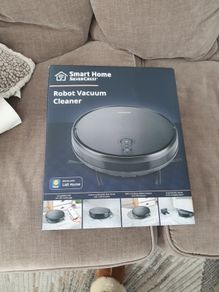 Robot vacuum cleaner
