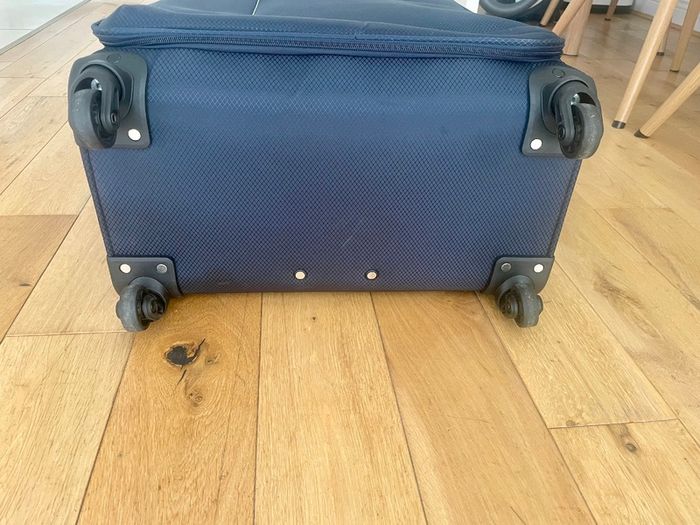 Large Suitcase: Navy