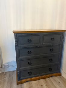 Solid chest of drawers