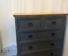 Solid chest of drawers
