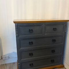 Solid chest of drawers