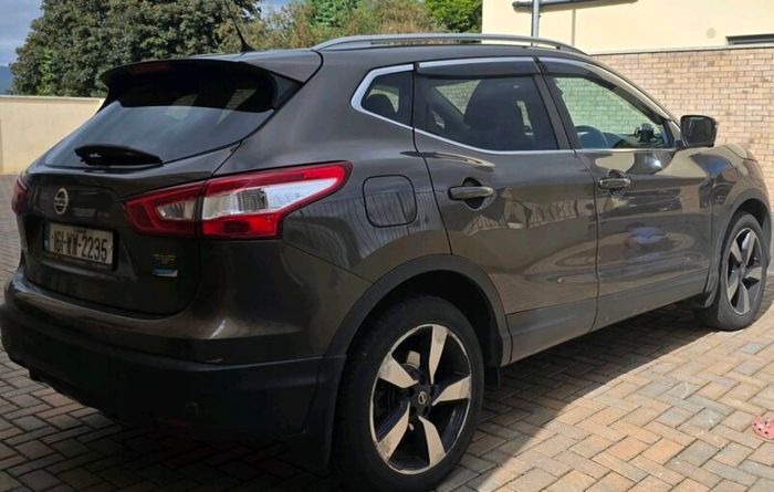 Nissan qashqai 1.5L  Diesel,  Brown