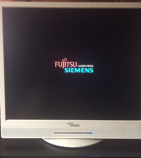 Fujitsu Siemens Monitor 19" LCD color