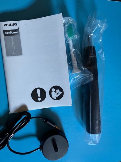 Philips Sonicare 3100 Electric Toothbrush  Black Pink brand new