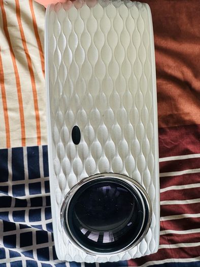 GooDee HD Projector Like New excellent condition