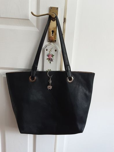 Hand/Shoulder Bag .. Colour: Black