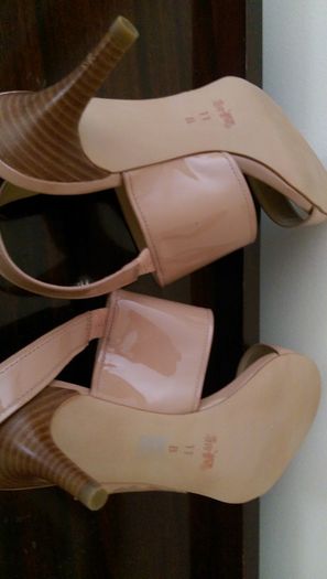 Coach Patent Nude Tone Sandels