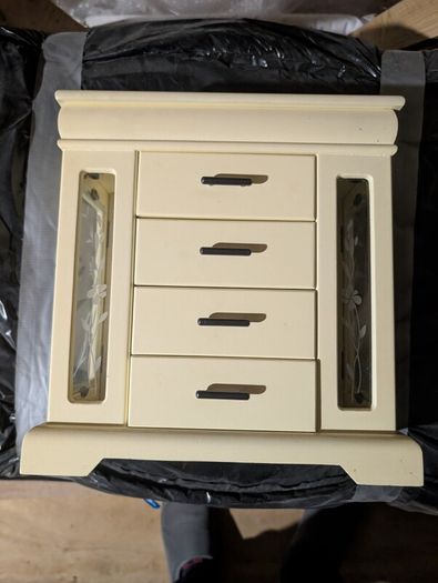 Vintage creamy jewelry box