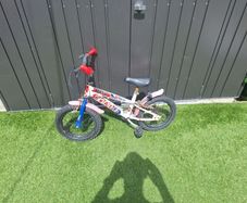 Kids bike with stabilisers
