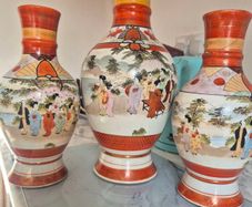 Vinage Japanes e kutani porcelain vase set-signed Kutani