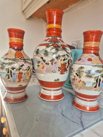 Vinage Japanes e kutani porcelain vase set-signed Kutani