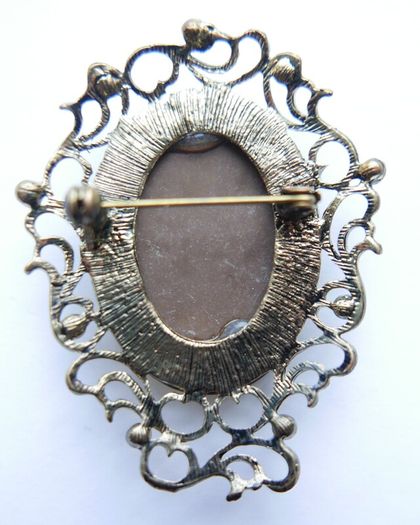 Vintage Cameo Brooch