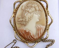 Vintage Gold Plated Shell Ornate Cameo