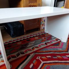 Minimalist white coffee table/Side table