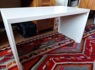 Minimalist white coffee table/Side table