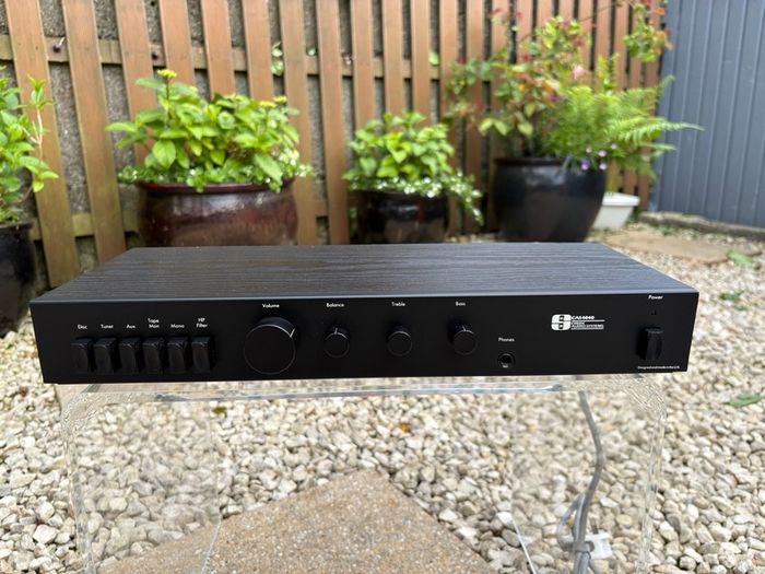 Museum condition gorgeous Creek CAS4040 integrated amplifier. Original first generation model designed by Mike Creek in the early 1980s. Design classic in outrageously original condition.