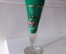 SALE -------  Cherry B - 1960s : Vintage Wine Glass