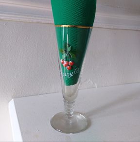 SALE -------  Cherry B - 1960s : Vintage Wine Glass