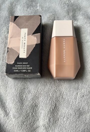 Fenty Beauty (Rihanna brand)Shade 17 Blurring Skin Tint Foundation Eaze Drop 32ml