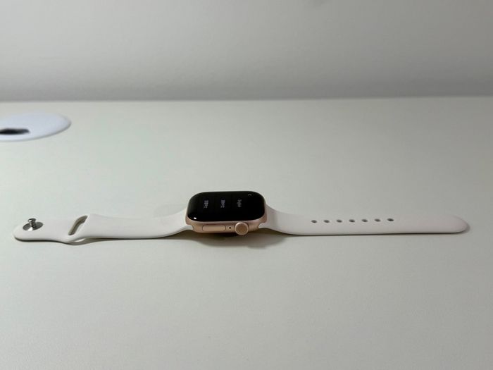 Apple Watch Series 10 - 42 mm Rose Gold Aluminium Case with Light Blush Sport Band, S/M