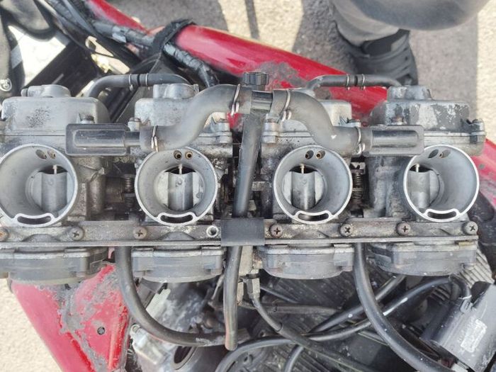 Suzuki bandit carbs 600 1995 comes with a free rebuild kit and new throttle cables