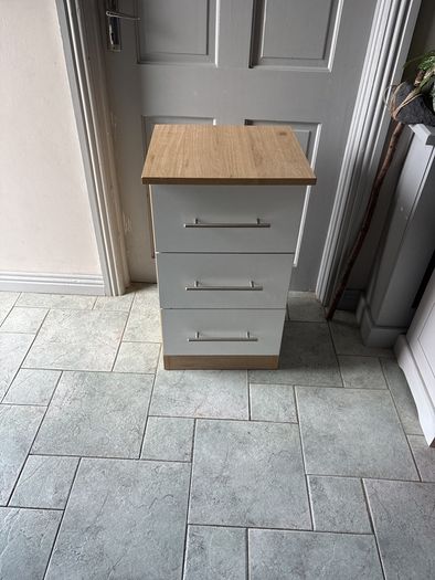 Bed side table and chest of drawers