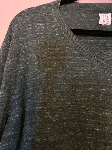 Gap V Neck sweater - size L
