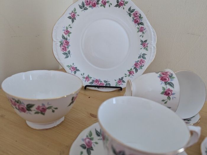Queen Anne Bone China, tea set for 4 person, contains 11 pcs, including 4 tea cups, 4 saucers, a milk jar, a sugar bowl and a cookie serving plate 22cm. Impeccable conditions, looks like a new one, any scratches, cracks or cips.