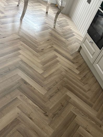 Herringbone laminate floor