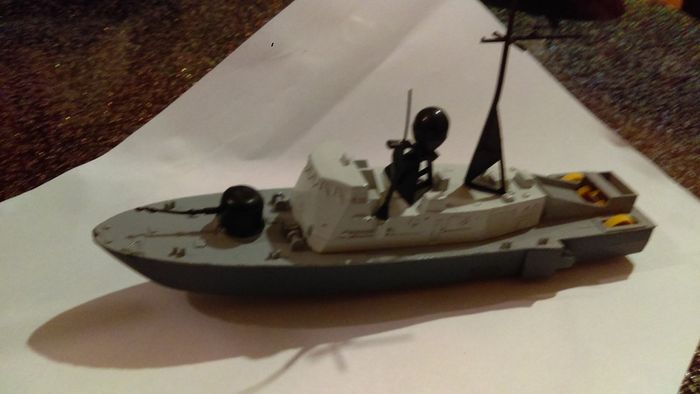 Dinky "submarine chaser 1976"