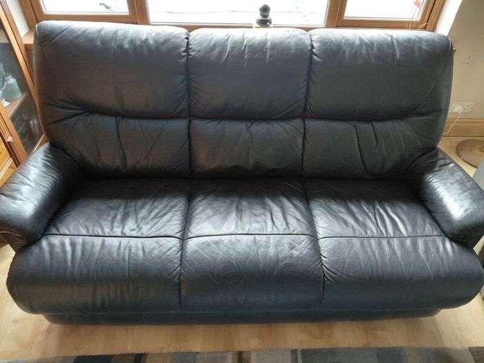 Natuzzi leather sofa and 2 recliners