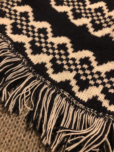 Poncho 5-6 years old Like new