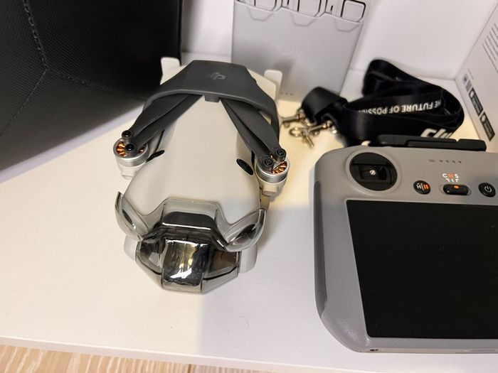 DJI Mini 4 Pro Fly More Combo with DJI RC 2 Excellent Condition