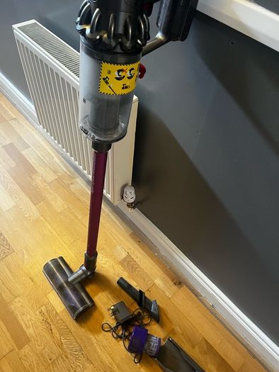 Dyson v10 hoover