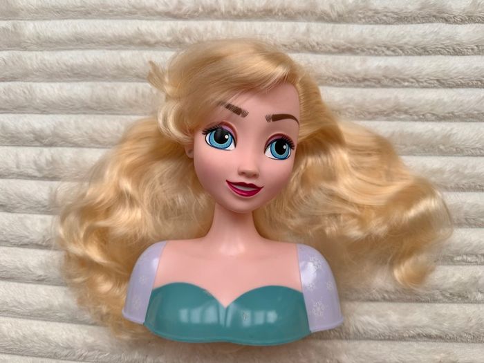 Disney Frozen Elsa Styling Head Used approx. 20 cm. Please see photos