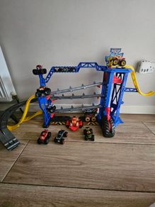 Monster Jam Garage