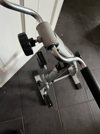 Bipedal exercise bike