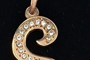 9ct yellow S pendant
