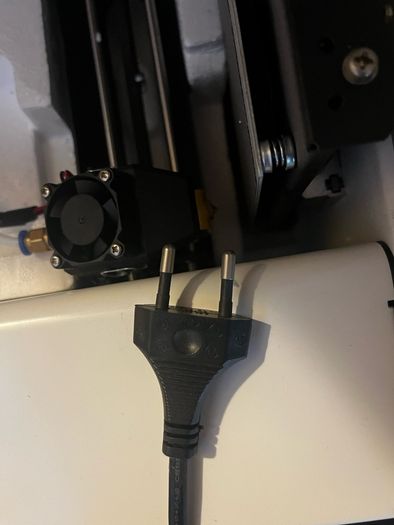 Brand new 3D printer (includes original box and packaging)