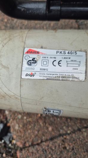 electric chainsaw